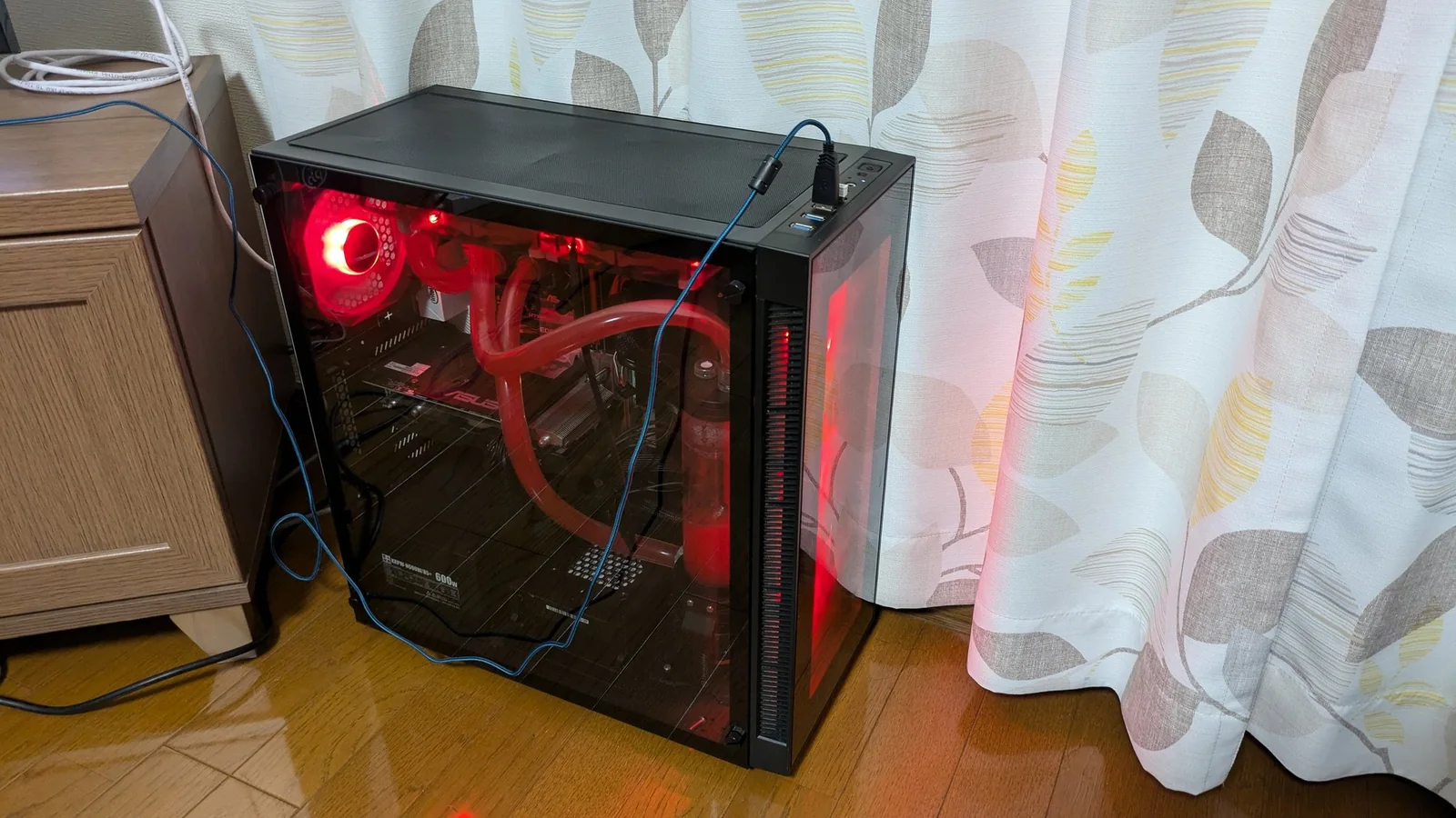 PCや機材も、話題のひとつ。ハードウェアへの興味も持ち寄ります。